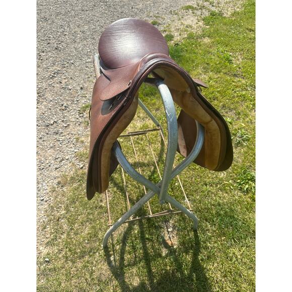 Stubben Tristan Dressage Saddle 17.5” - Picture 3 of 10